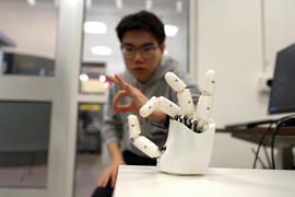 MIT engineers ultrasound wristband tracking hand movements