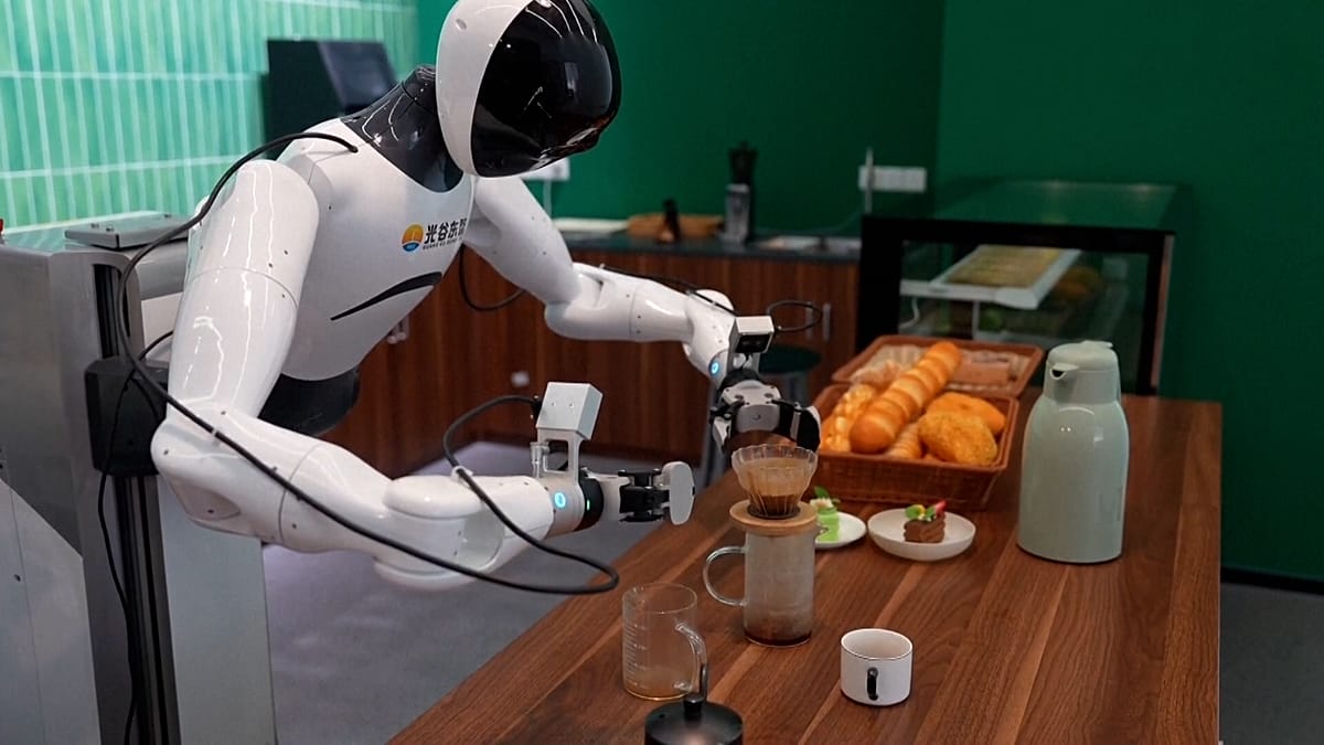 China's Revolutionary Robot School Trains Humanoids Using VR Technology