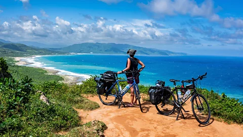 Taiwanese cyclists complete Huandao before university