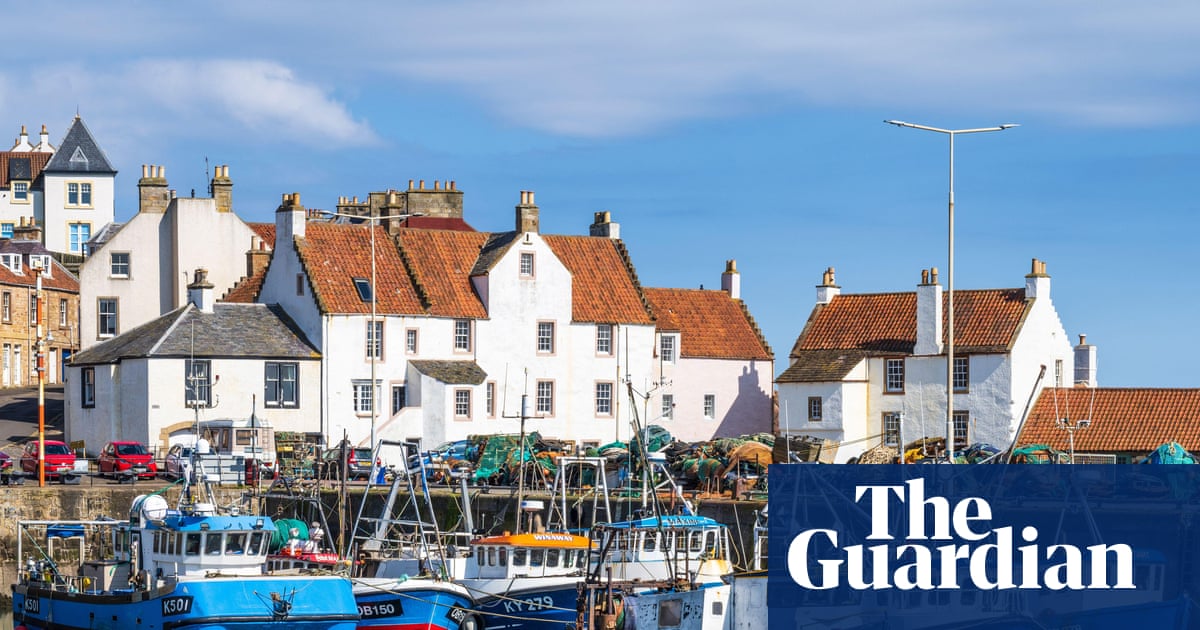 UK's Best Harbour Towns: Guide to Boat Trips & Coastal Escapes